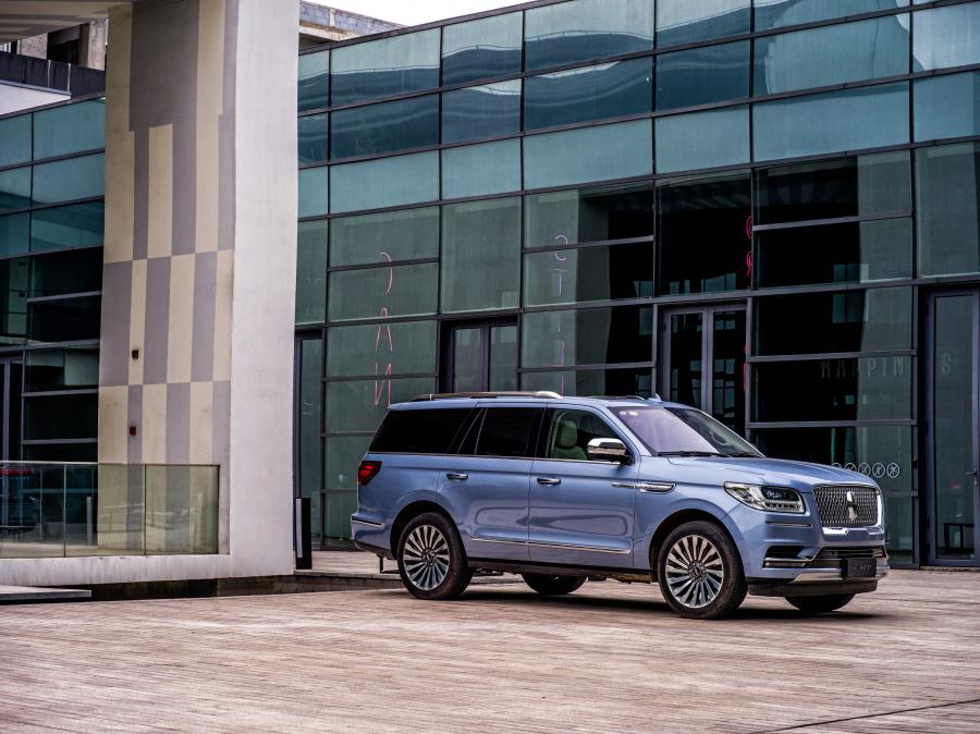  Lincoln Navigator Presidential 2017 года  (CN) (фото 11 из 40)